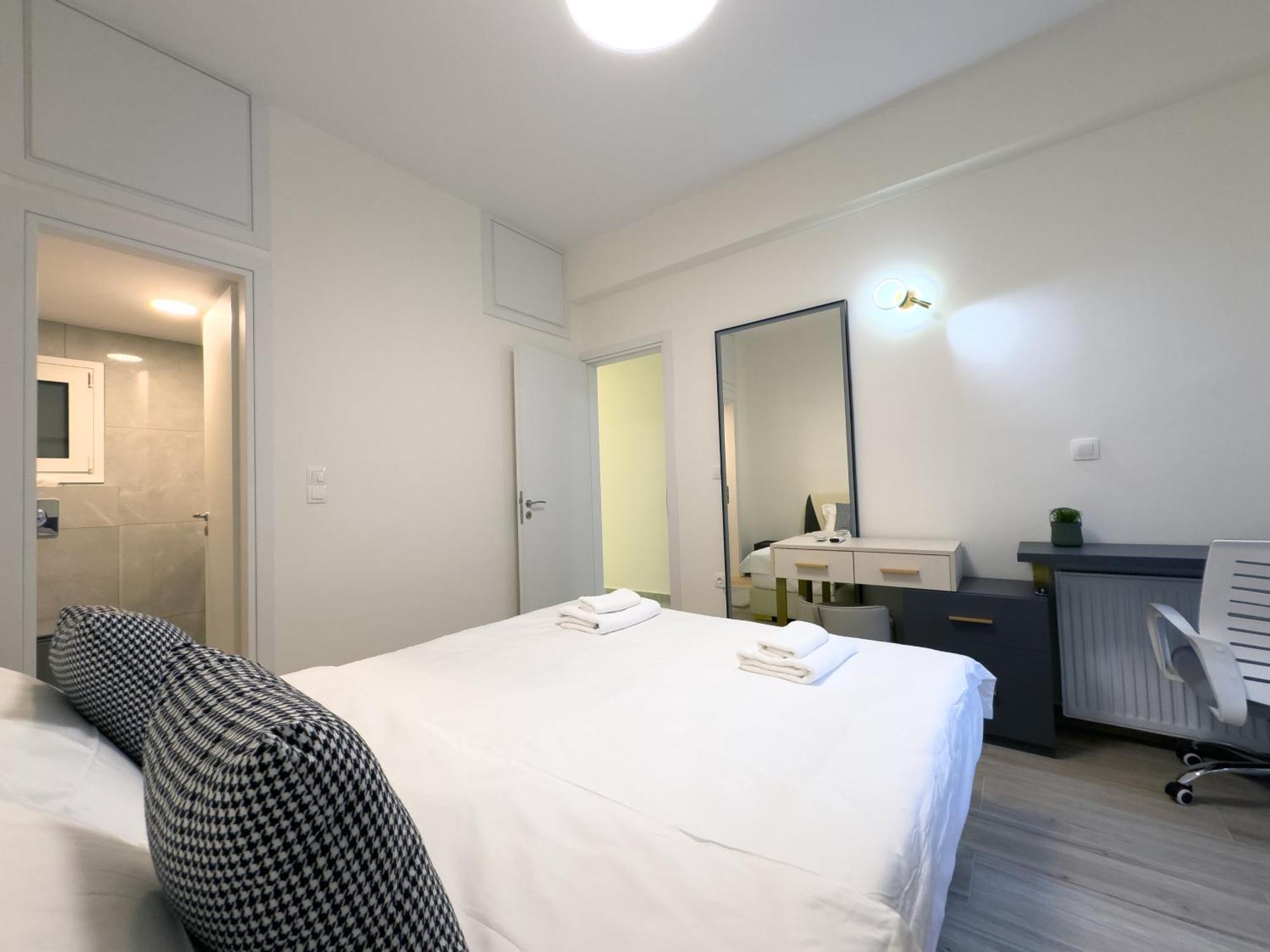 Beyond Hospitality-modern 3 Bedroom Apartment Athen