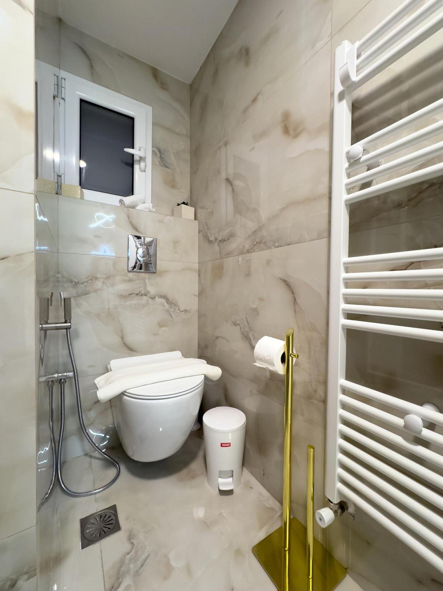 Apartment Beyond Hospitality-modern 3 Bedroom