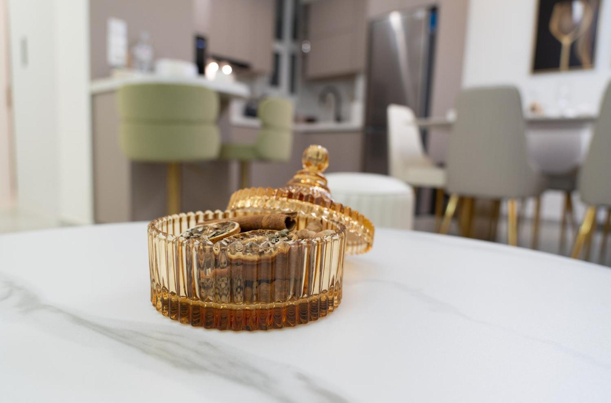 Beyond Hospitality-modern 3 Bedroom Apartment *