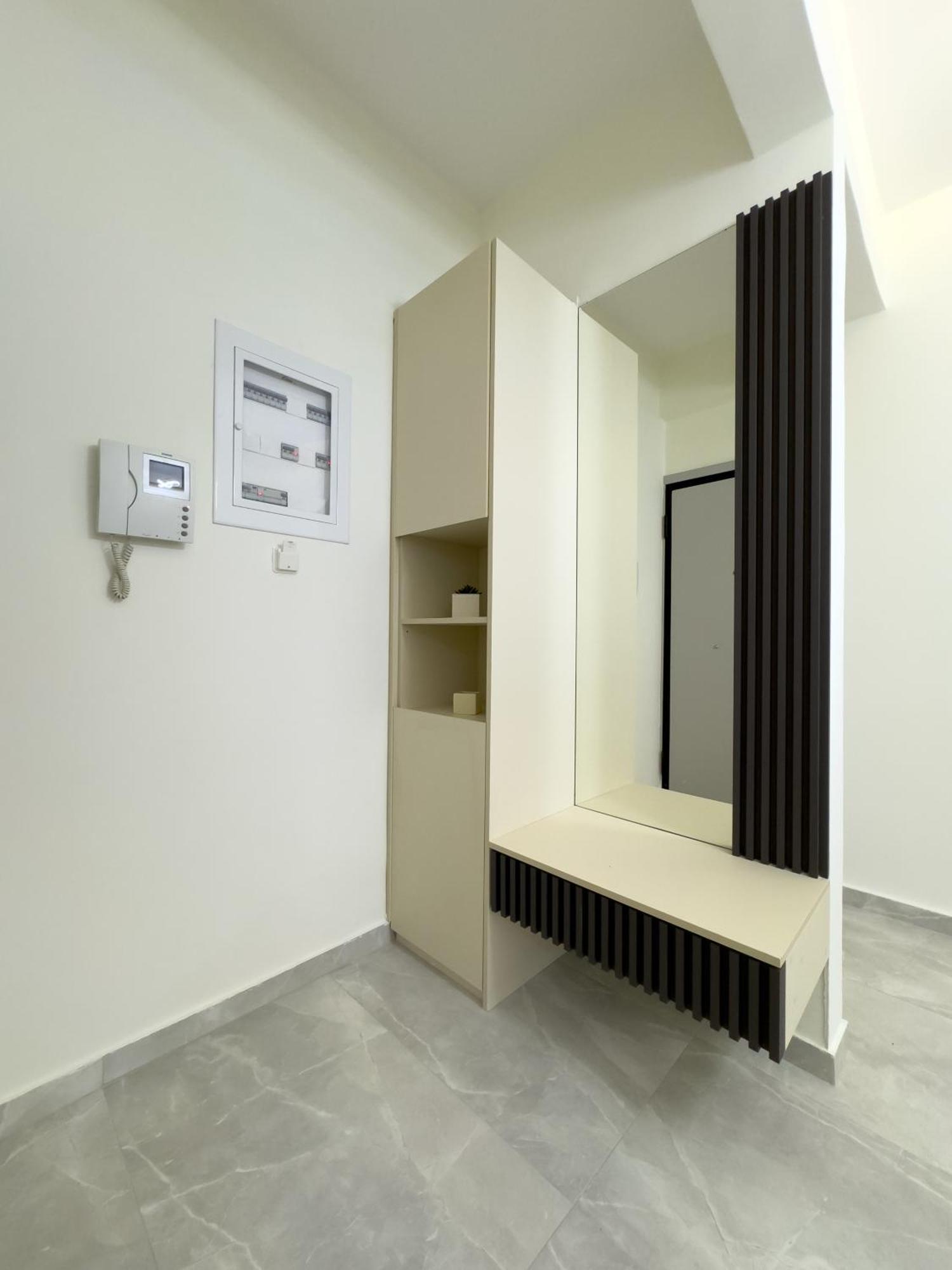 Beyond Hospitality-modern 3 Bedroom Apartment Athen
