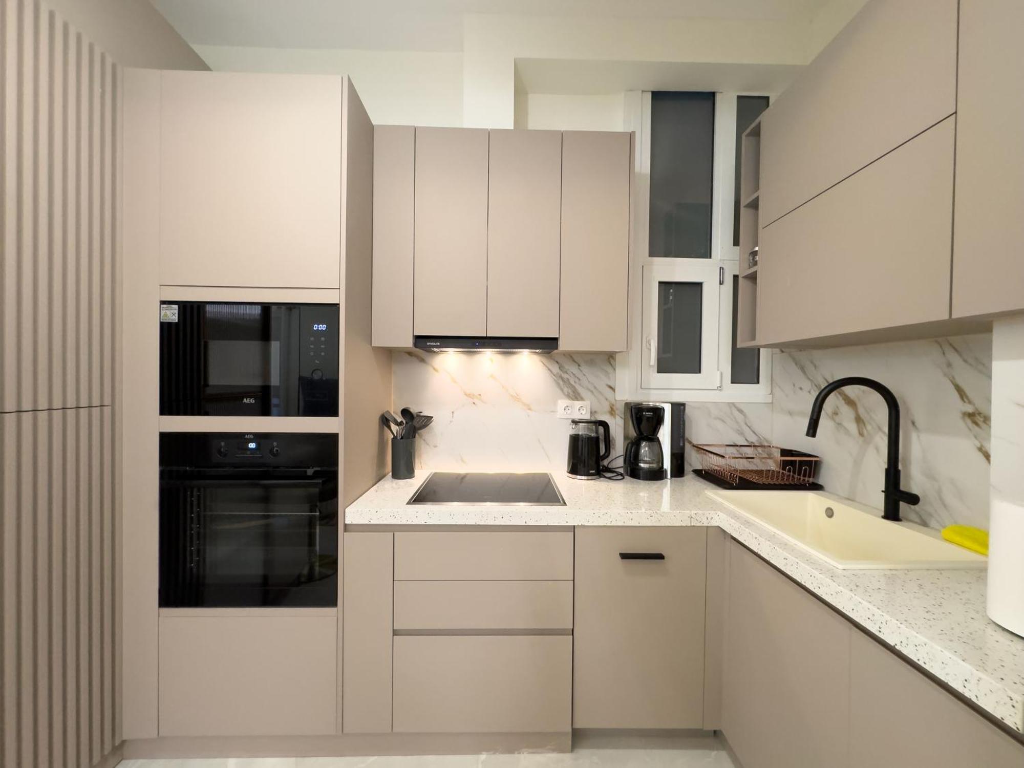 Apartment Beyond Hospitality-modern 3 Bedroom Athen