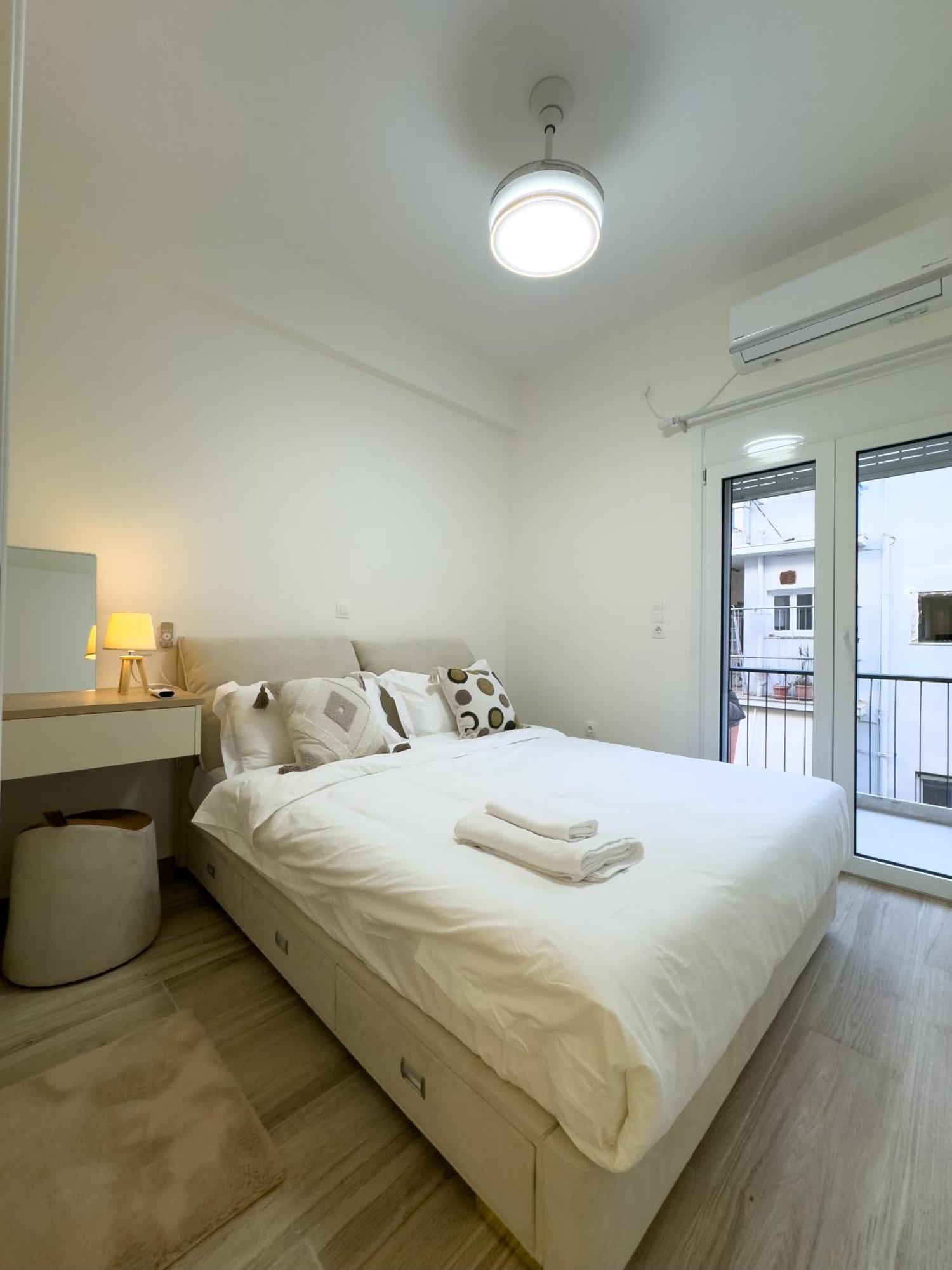 Beyond Hospitality-modern 3 Bedroom Apartment Athen